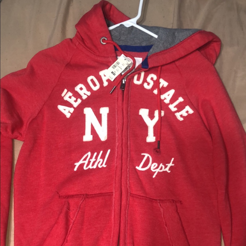 seatshirt size xs but fits like a medium.